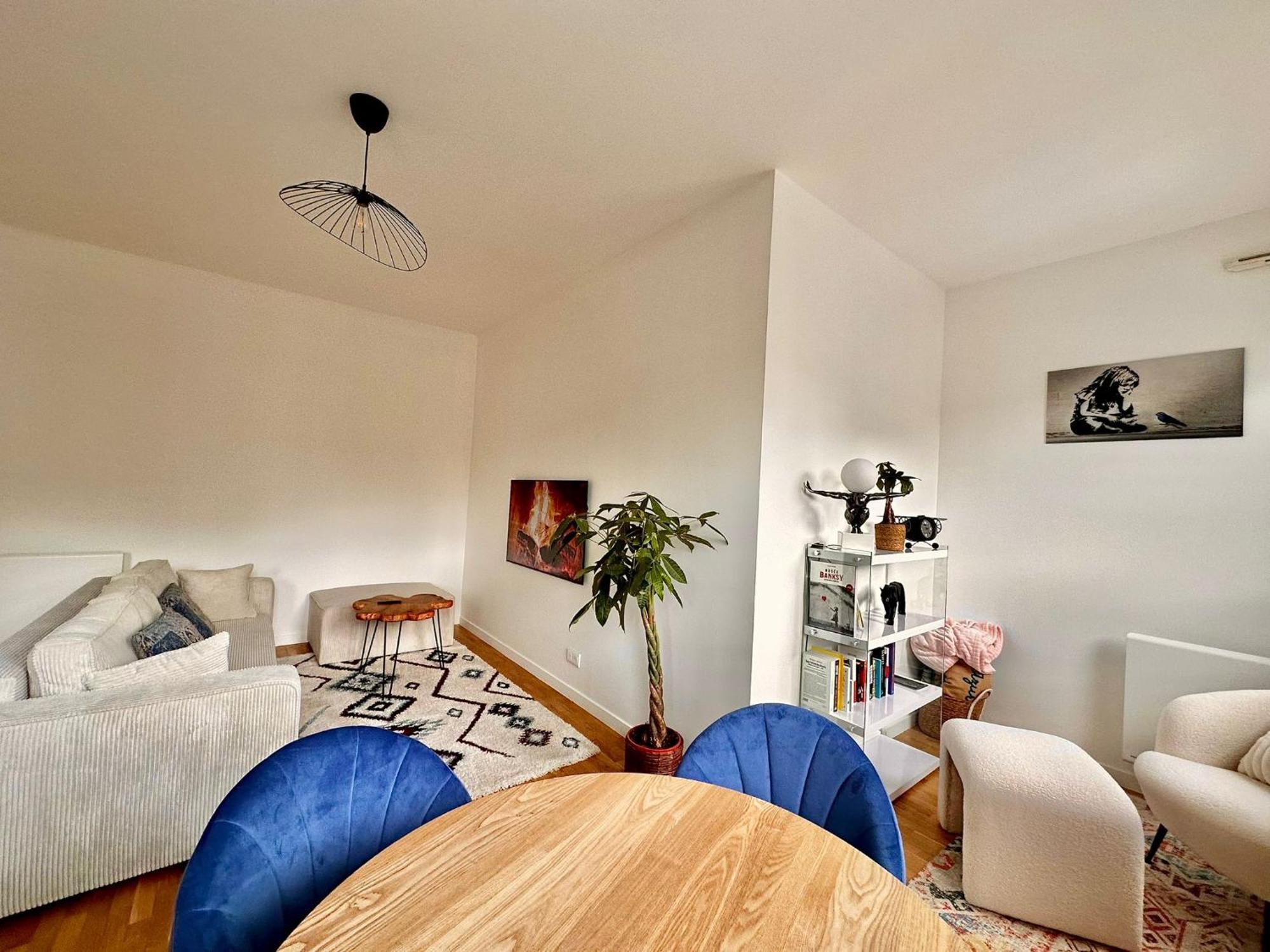 Le Boudoir - 2 Pieces Et Parking Apartment Le Plessis-Robinson Exterior photo